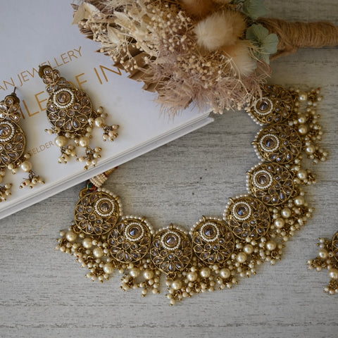 AKHIYA ~ AD gemstone necklace set with mangtika