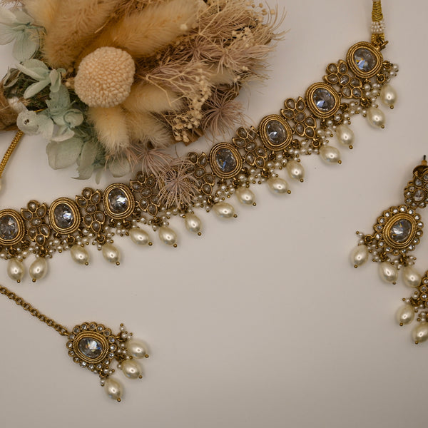 Rema- Ivory and white clear stone choker