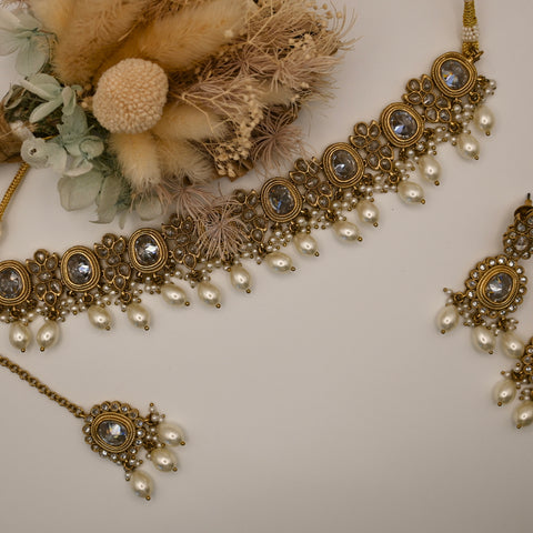 Rema- Ivory and white clear stone choker