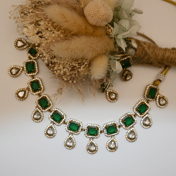 SIERRA- Sophisticated kundan necklace set with earrings