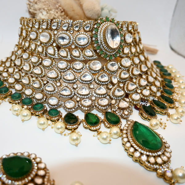 ISHOL- Chunky choker/ big statement bridal set with earrings and mangtika