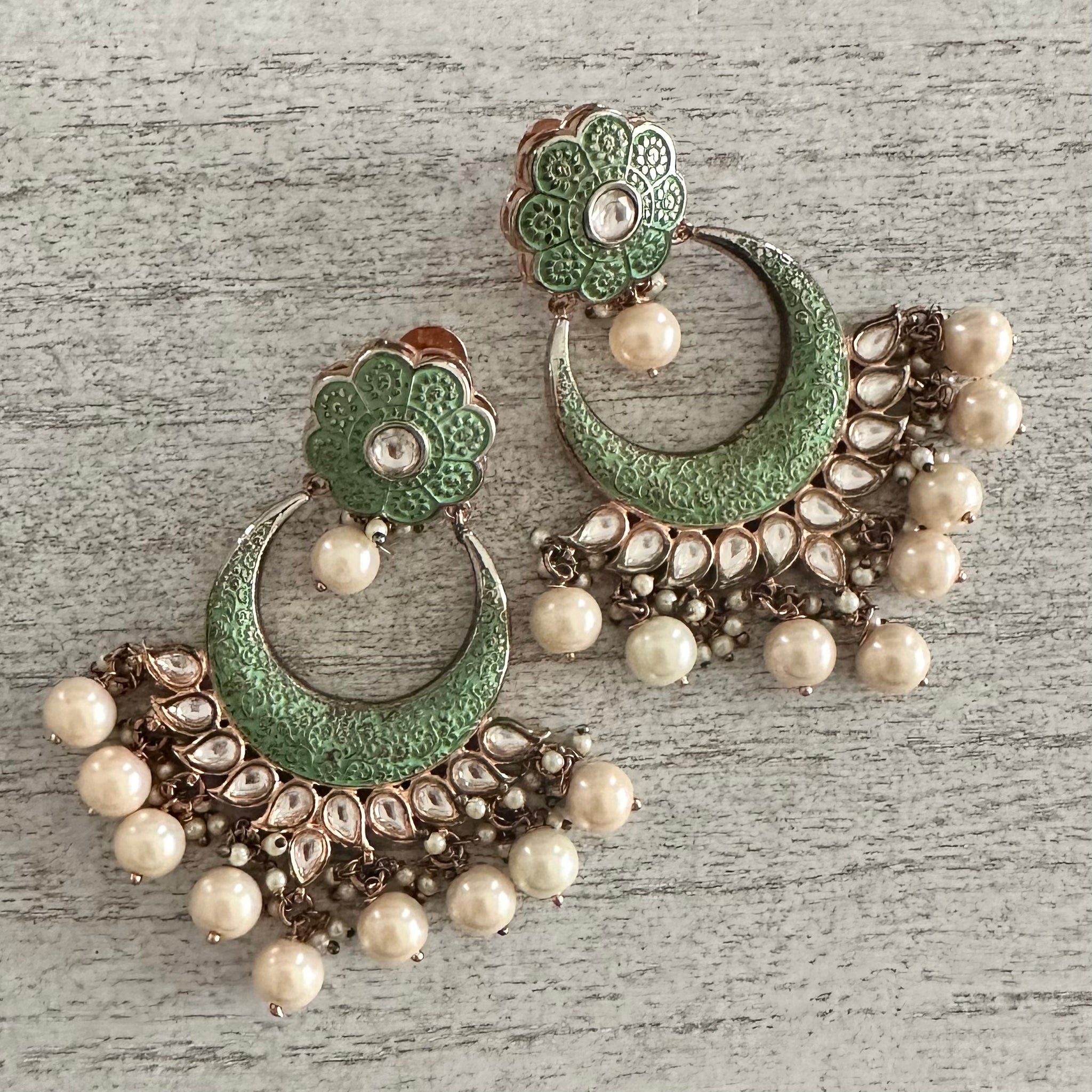 GILLY ~ mint green kundan earrings