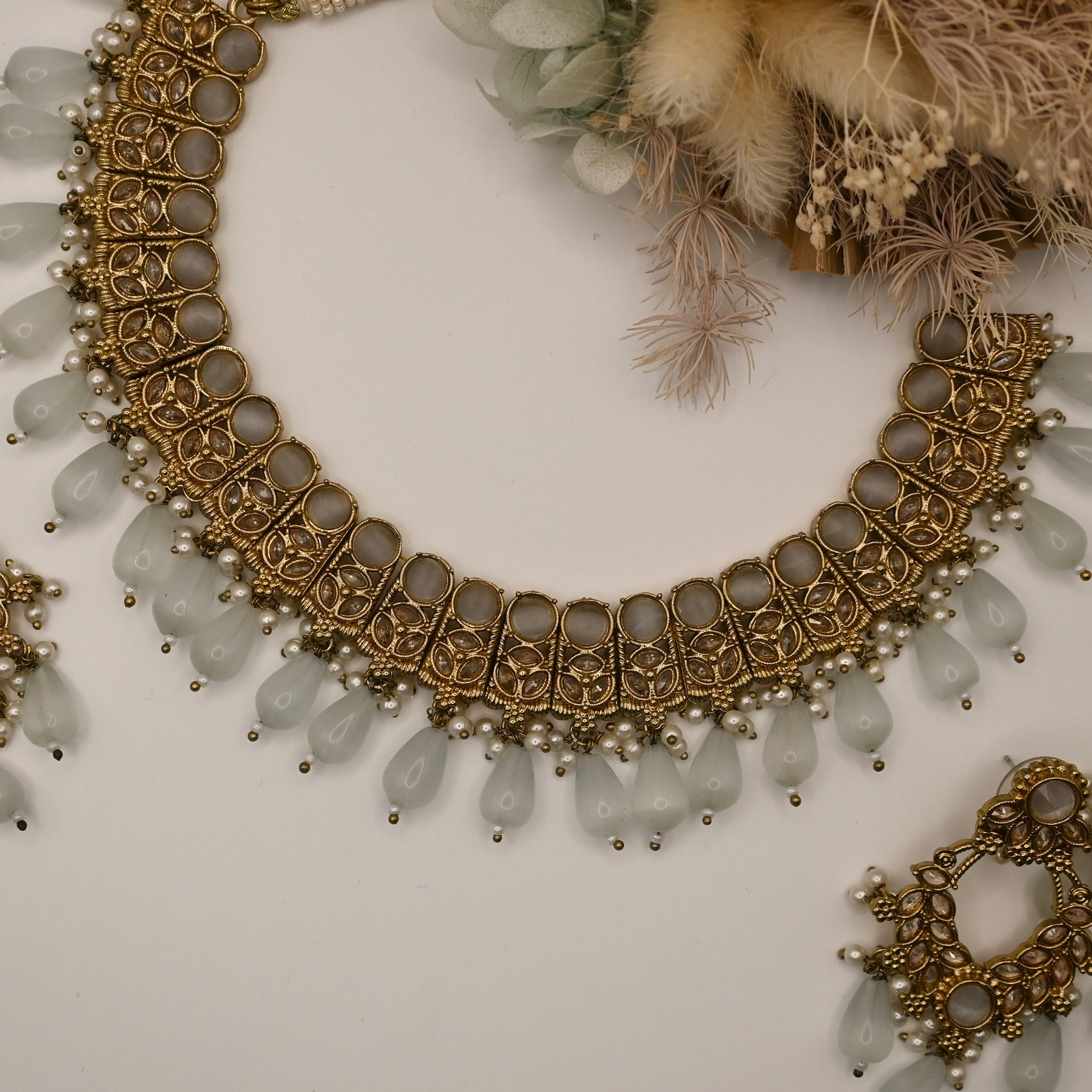 MUNA- grey polki necklace set