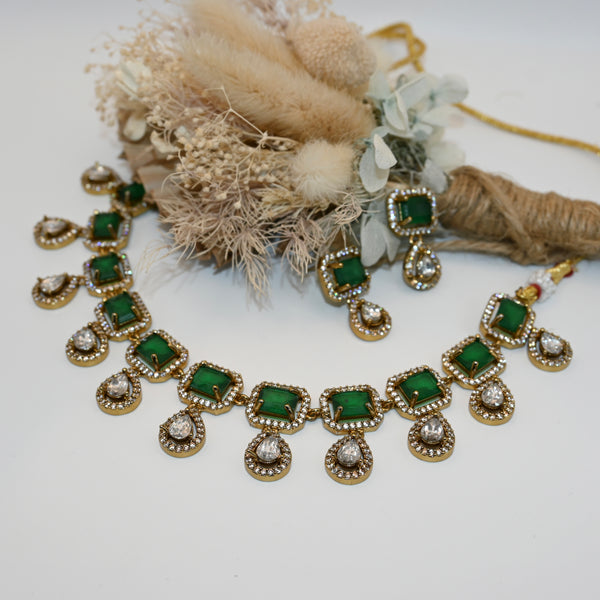 SIERRA- Sophisticated kundan necklace set with earrings