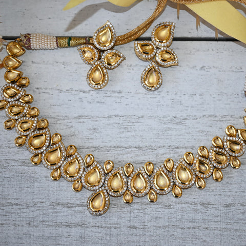 KEVAL ~ Kundan necklace/ earring set in yellow gold